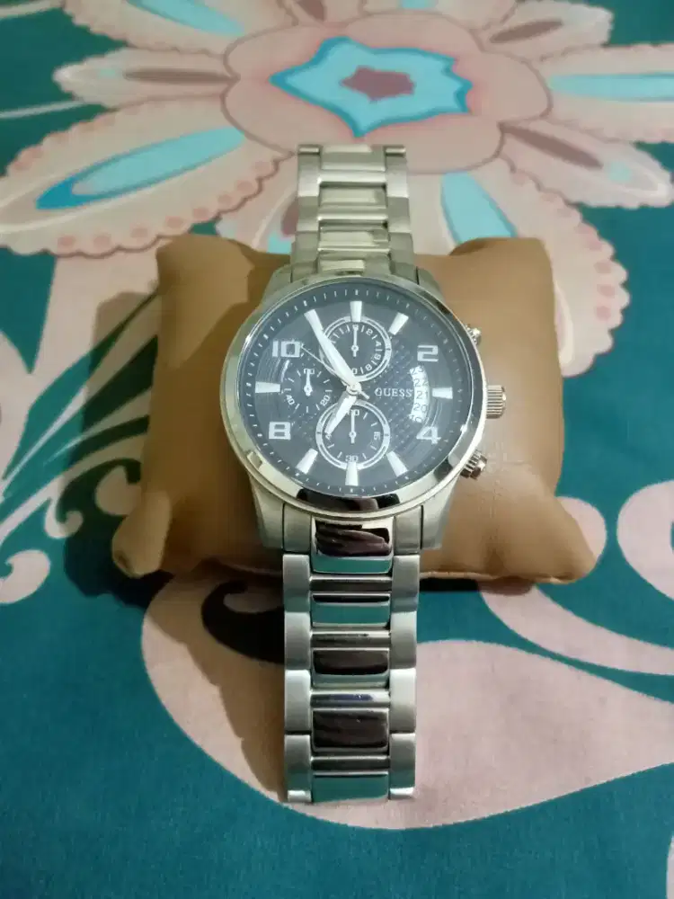 GUESS MEN'S WATCH ( limited edition )
