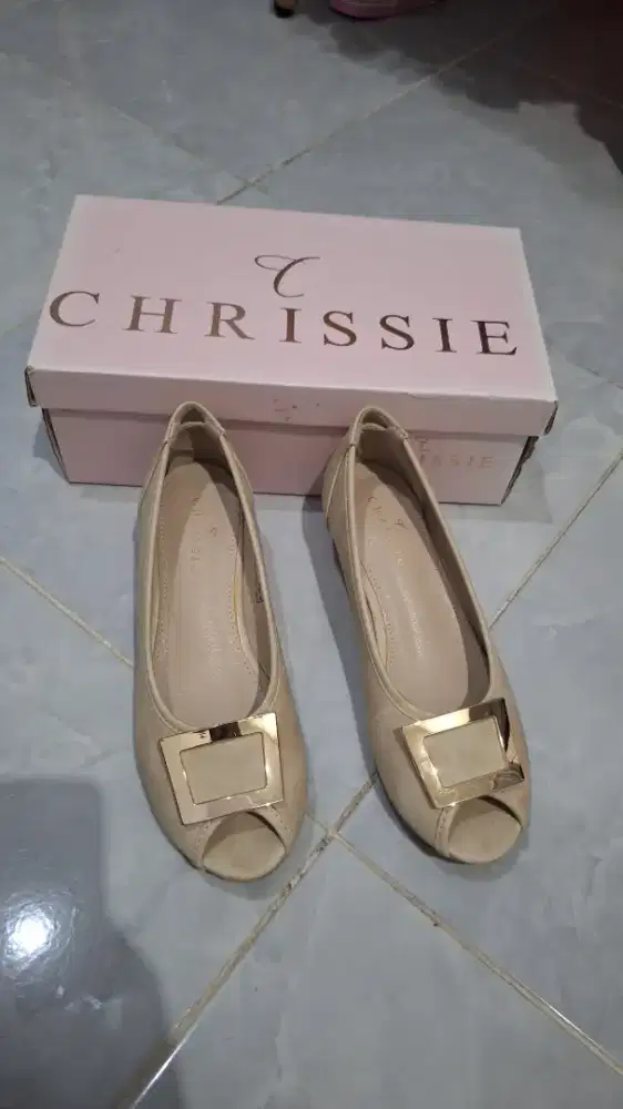 Sepatu cantik casual semi formal warna beige