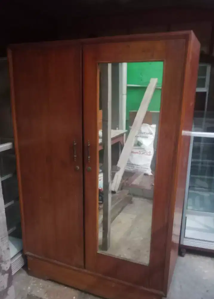Lemari jati dua pintu