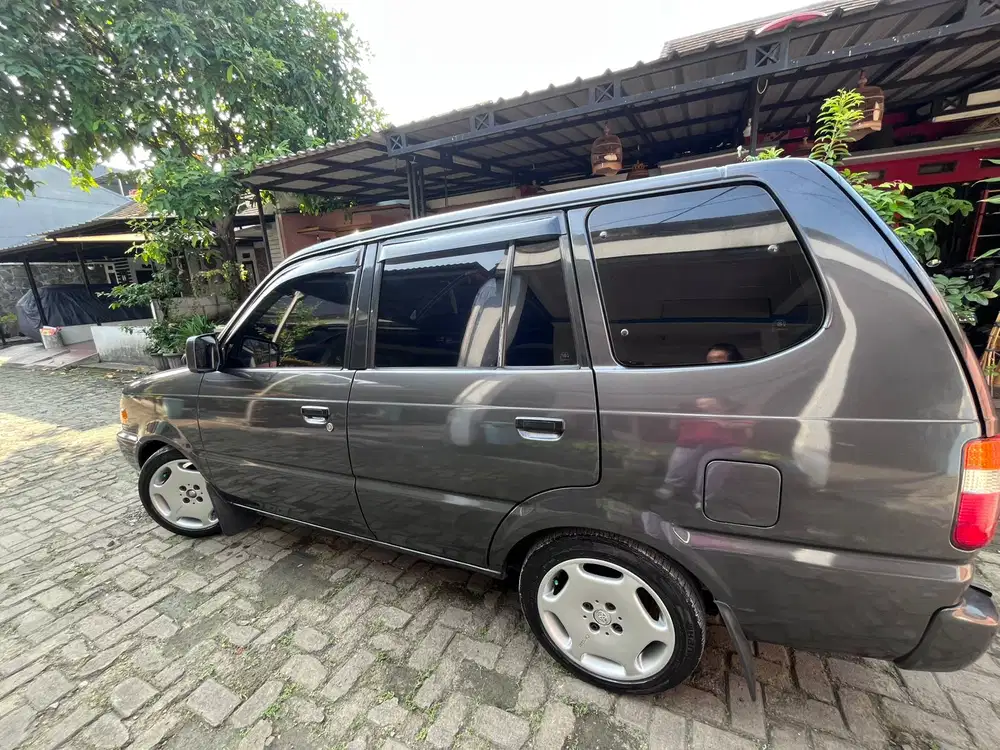 Toyota Kijang 2000 Bensin