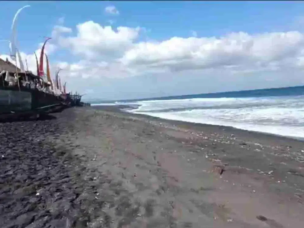 Tanah Langka Dekat Pantai Keramas Lebar Depan 200 Meter