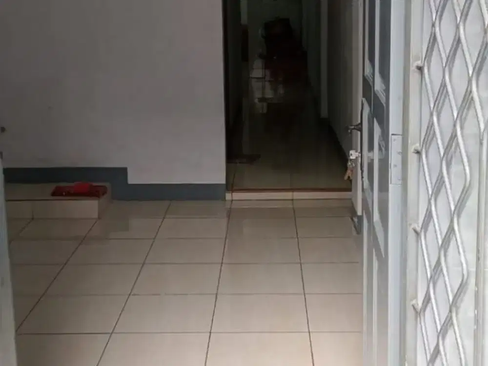 DISEWAKAN RUMAH 2 LANTAI DI JELAMBAR JAKARTA BARAT