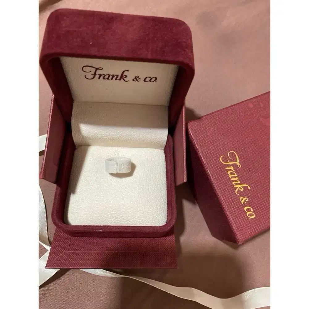 Box Cincin Frank & Co.