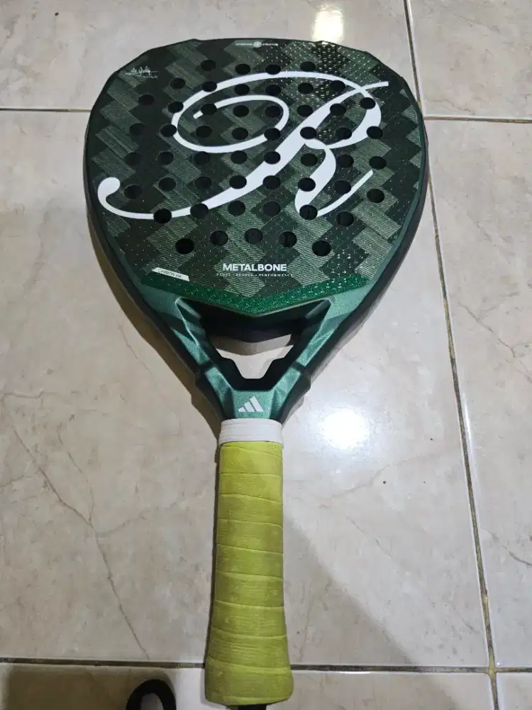 Raket padel Adidas metalbone reserve 2025, Pembelian FEB 2026, pribadi