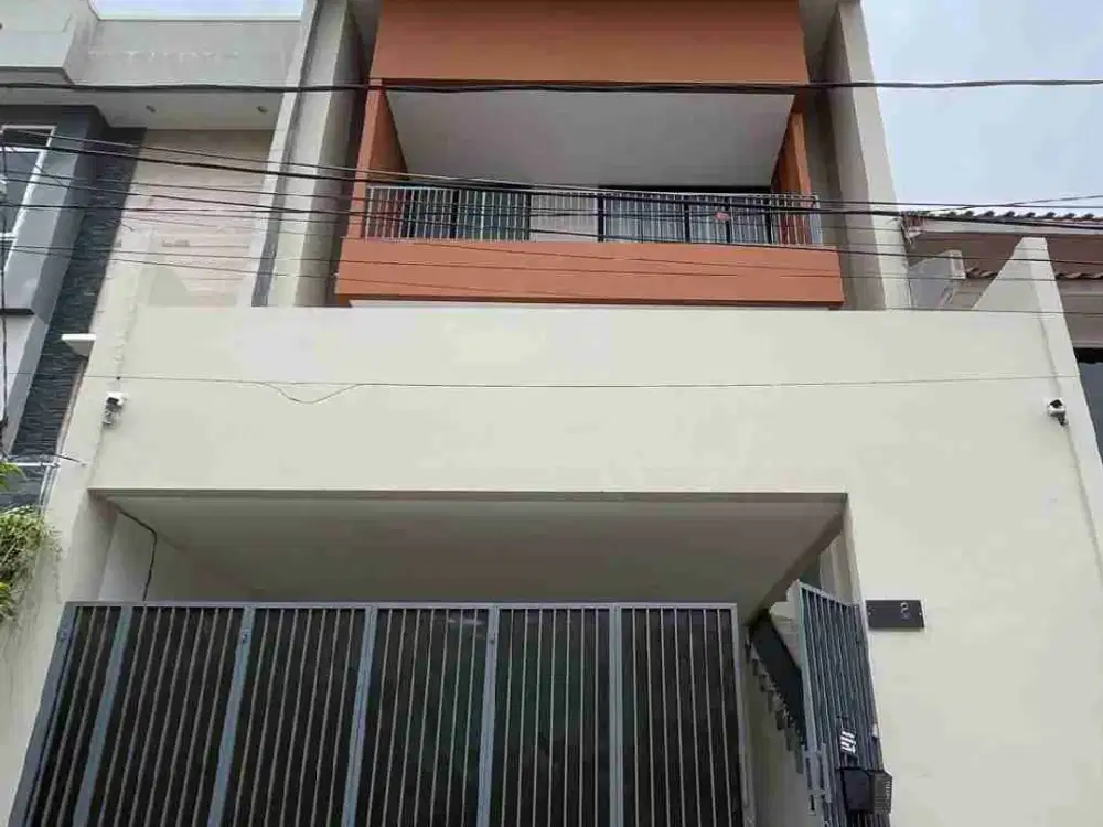 Jual Rumah 4 lantai harga menarik di Pulomas Jakarta Timur