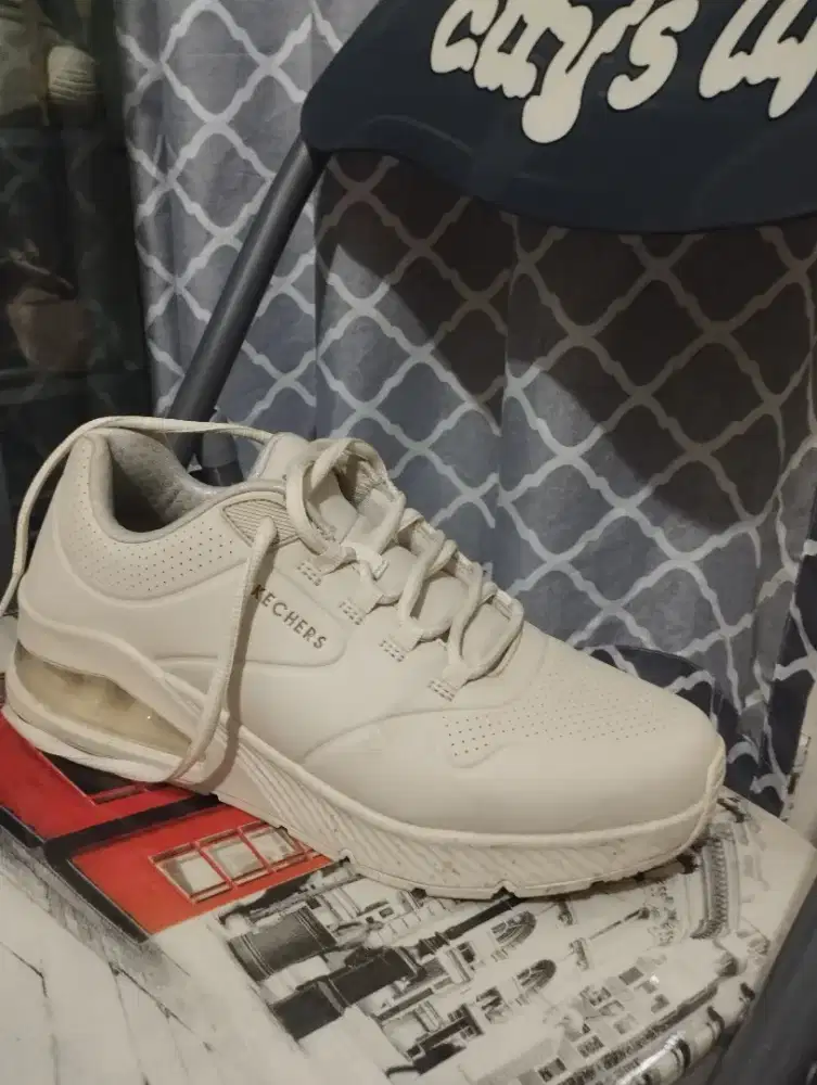 Sepatu sketcher