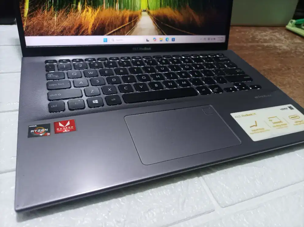 Asus amd Ryzen 3,Ram 8 Ssd 512,sudah siap pakai