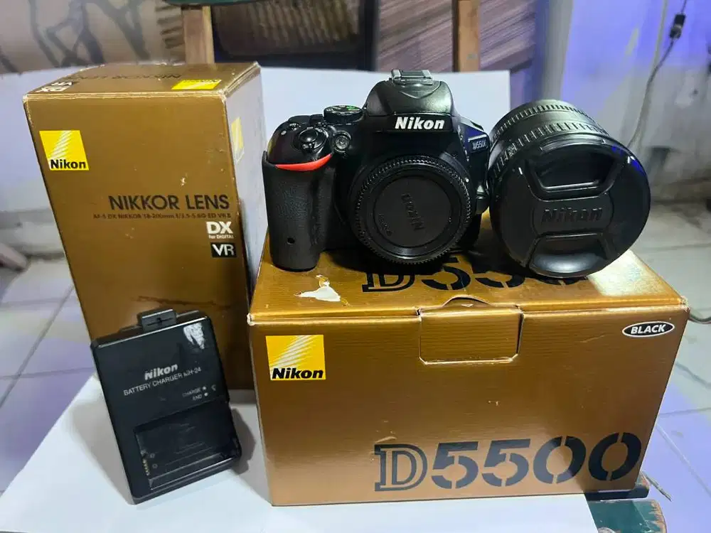 Nikon D5500 Lensa NIKKOR 18-200 VR II FULLSET