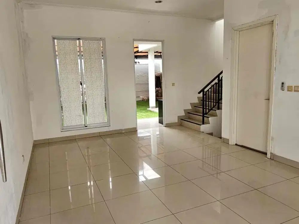 Disewakan Rumah 2 Lantai Semi Furnished Green lake city Cluster Australia - Tangerang