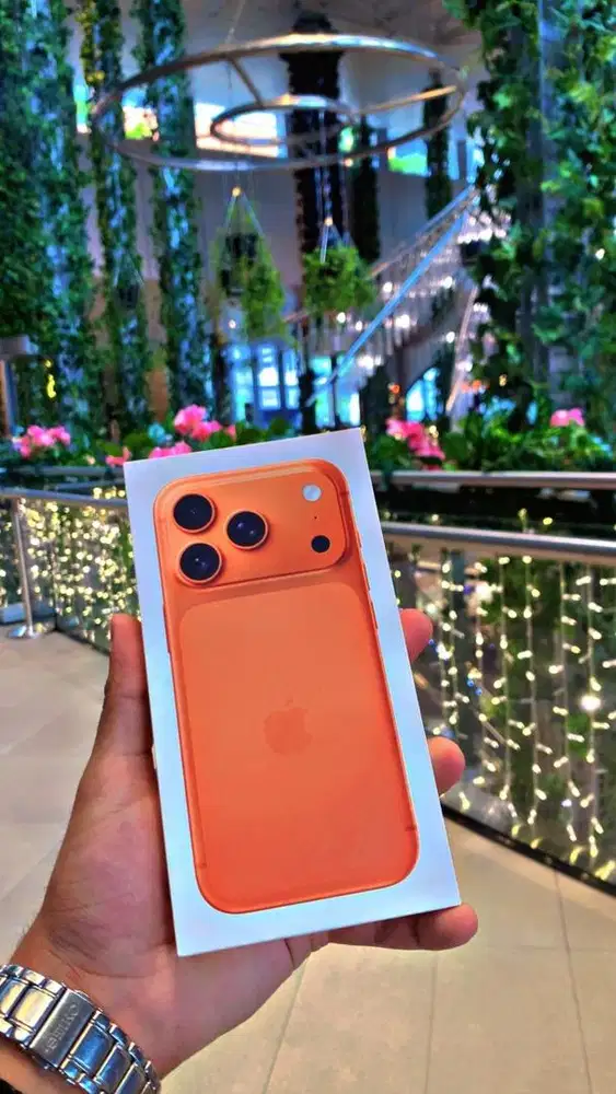 iPhone 17 Pro 256GB Cosmic Orange