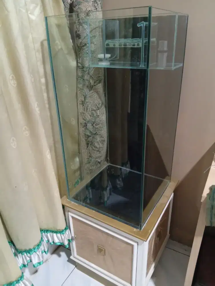 Aquarium model tinggi Tower