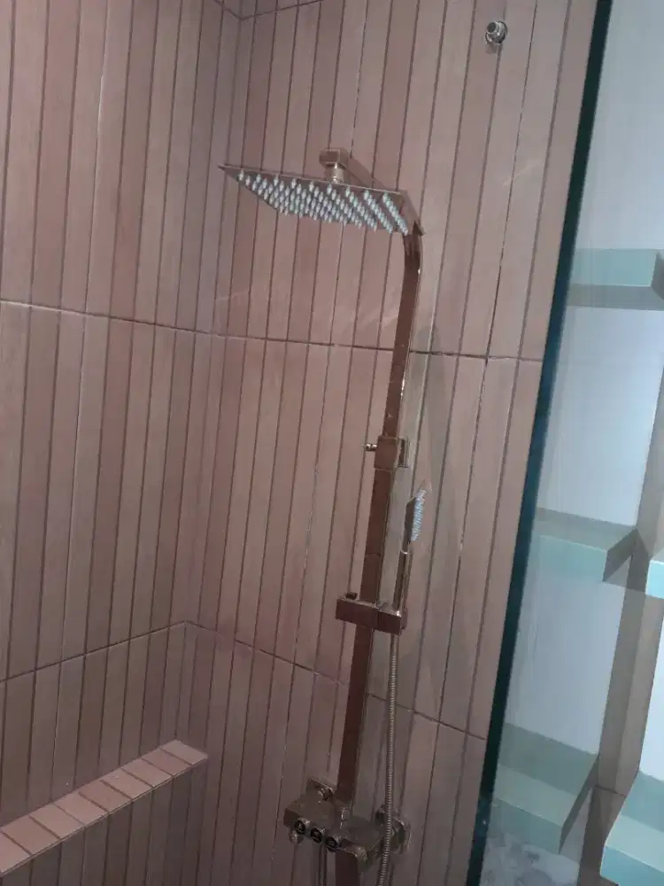 Shower dinding mandi