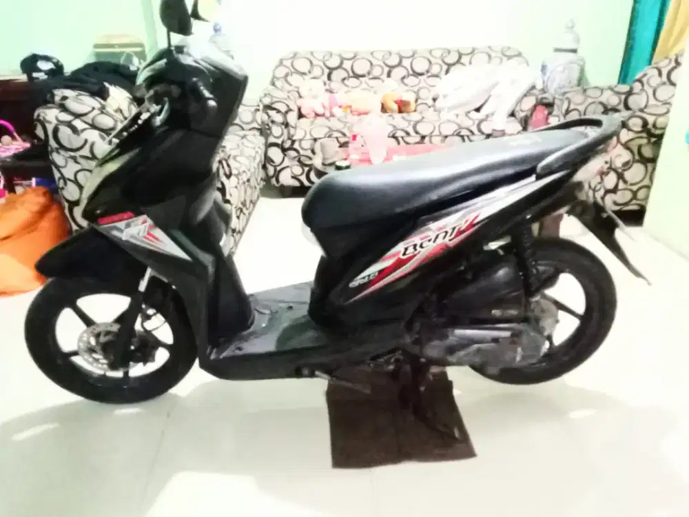 Dijual Honda Beat esp stater halus thn 2015 mulus pajak panjang