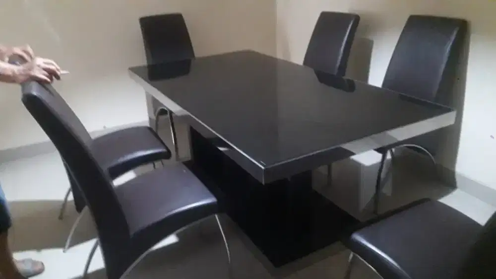 Informa neo Hamilton Hobson set meja makan marmer