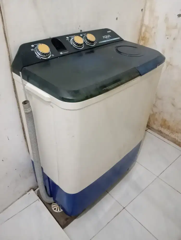 Jual cepat Mesin cuci aqua 8kg
