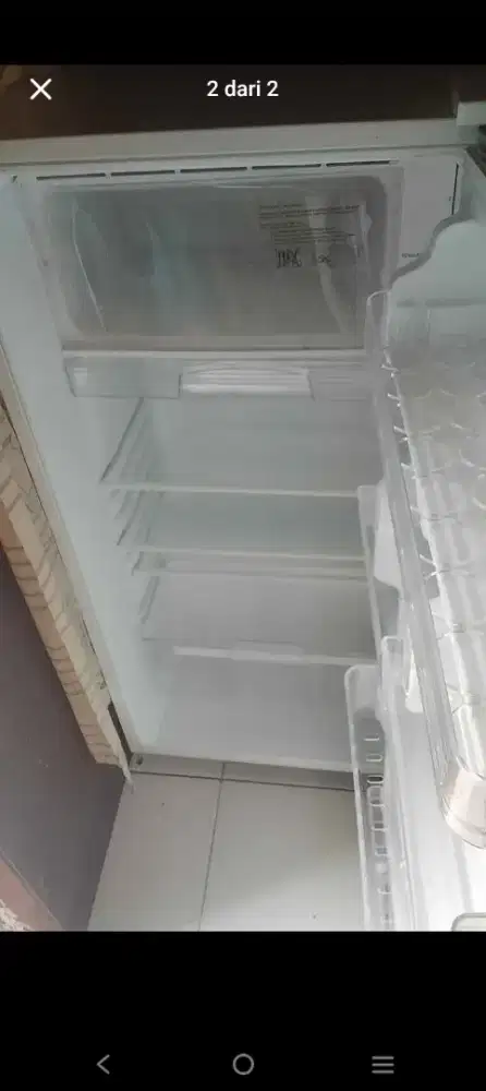 Kulkas Sharp nyala tapi tidak dingin