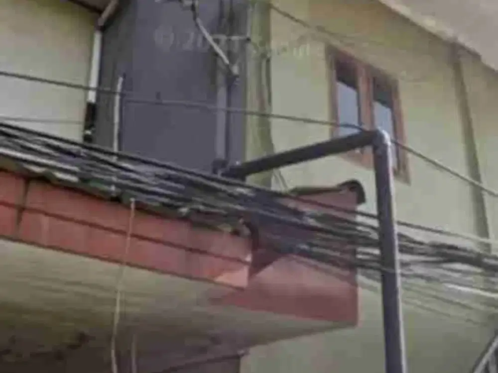 Dijual murah kos kosan (perlu renovasi) 3 It, area bisnis, perkantoran dan kos kosan hanya 5 menit dari UI