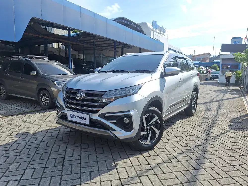 DP 1 JUTA Toyota Rush 1.5 GR Sport Bensin-AT 2021 Silver CWVBB