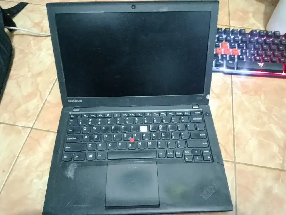 Laptip Thinkpad x240 bahan