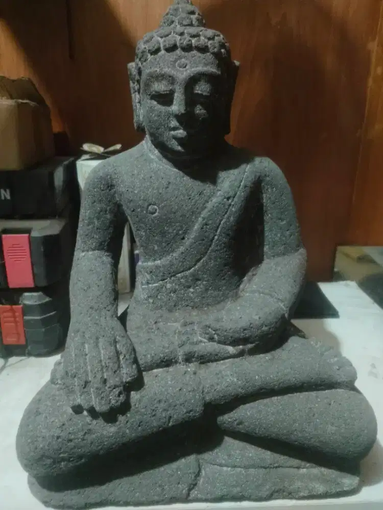 Patung Batu Budha