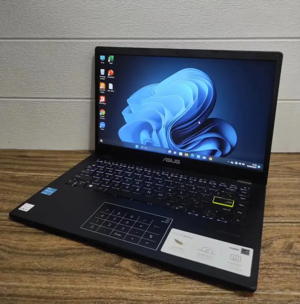 Laptop Asus E410K N4500 Ram 8GB sdd 256GB fulsett garansi resmi aktif