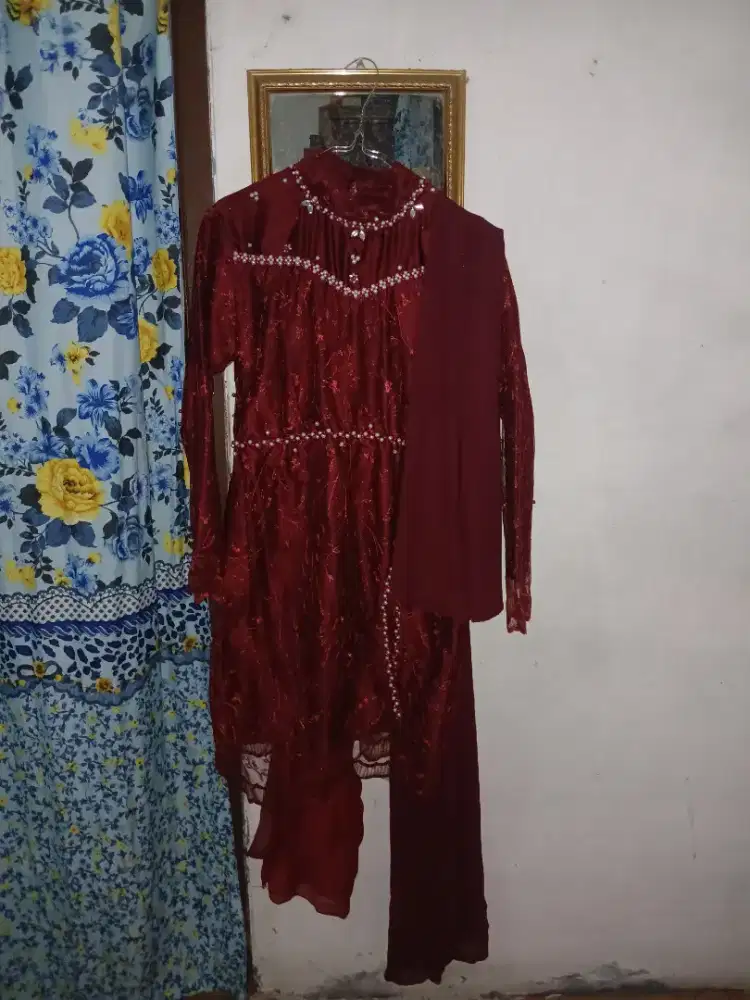 Baju Kebaya Wisuda Maroon