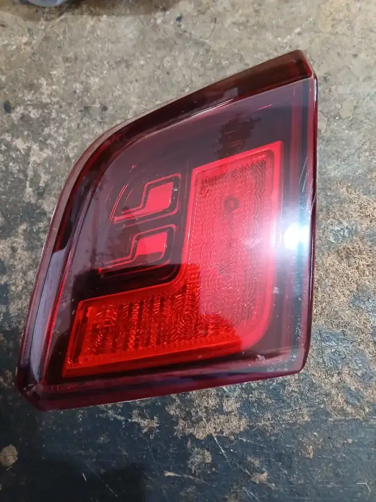 Reflektor pintu bagasi agya ayla 2017 on