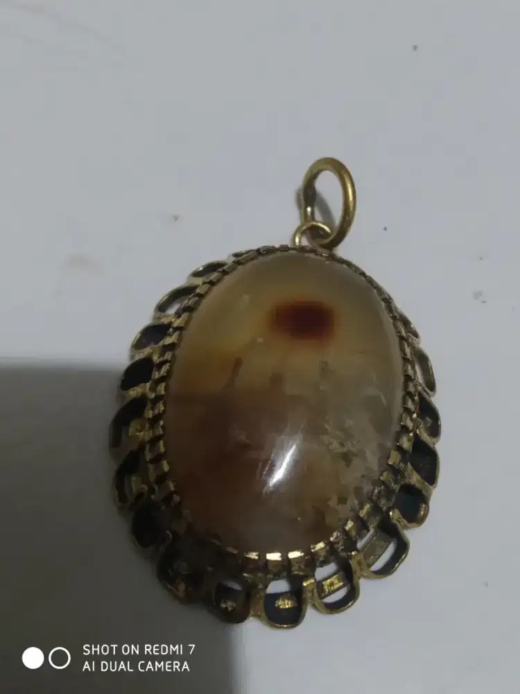 Liontin kalung kuno