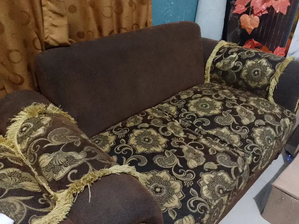 Sofa coklat bekas