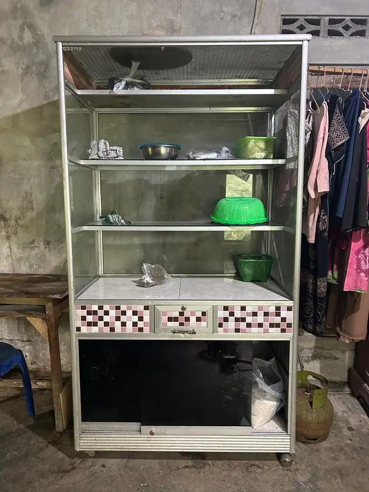 Etalase Lemari Kaca