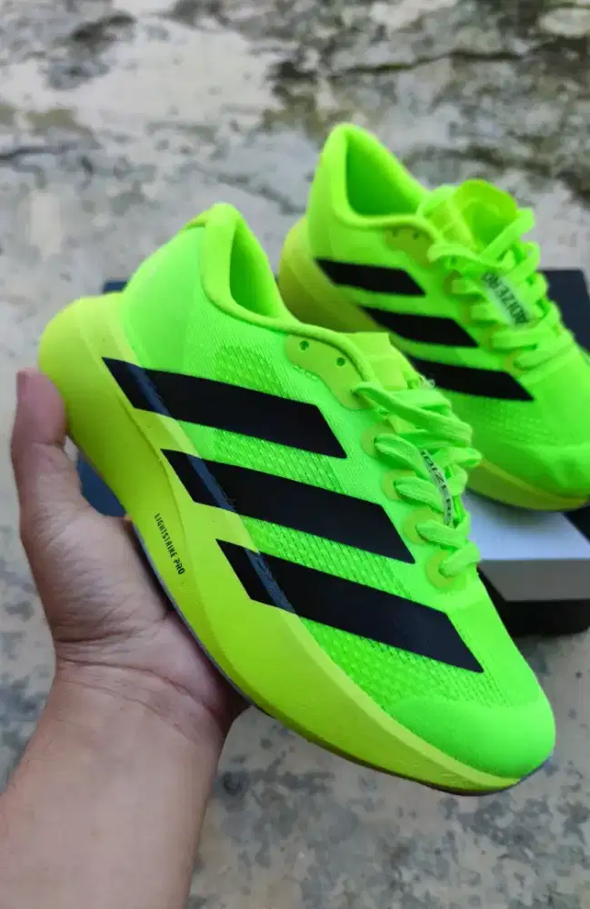 Sepatu anak olahraga running