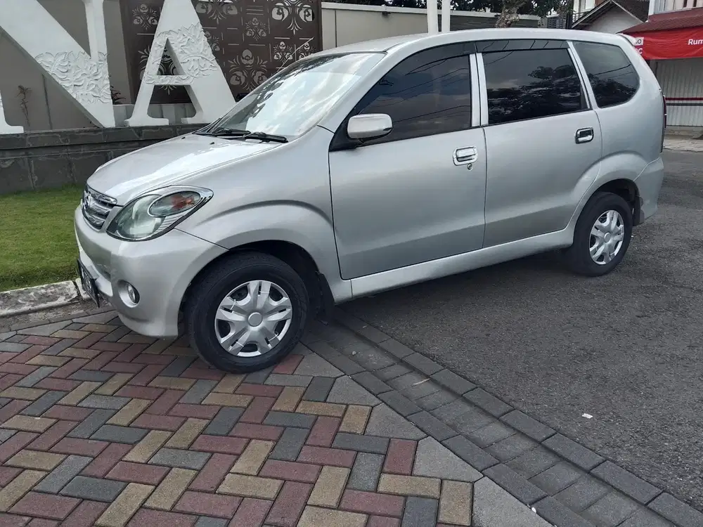 Daihatsu Xenia 2004 Bensin