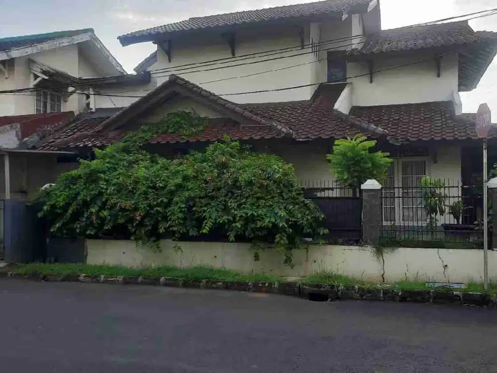 Rumah asri dan murah luas posisi hook di Bintaro Sektor 9