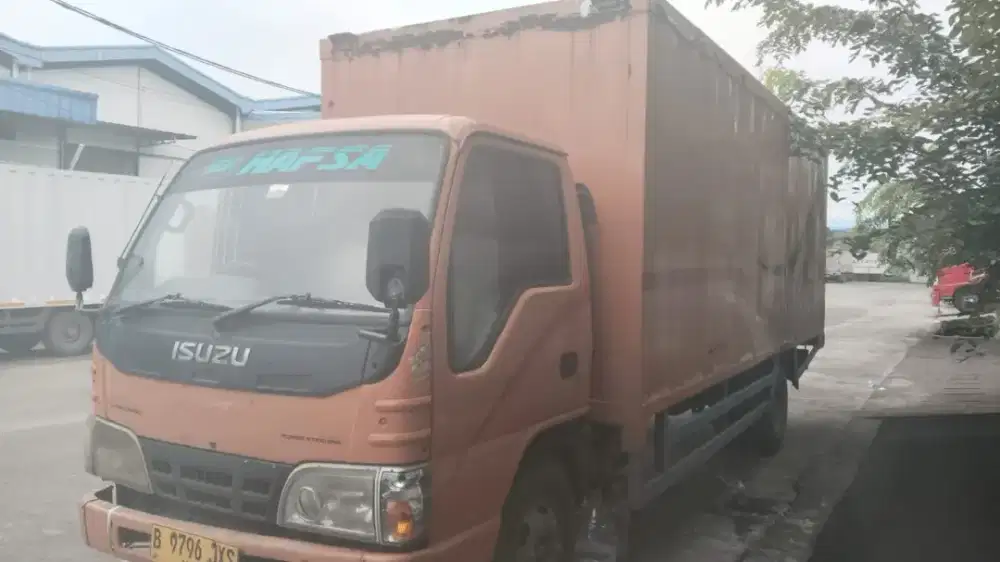 Isuzu elf 125 ps lwb long sasis bok besi 5.5m thn 2015