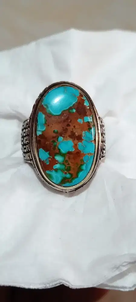Pirus Persia lawasan mewah