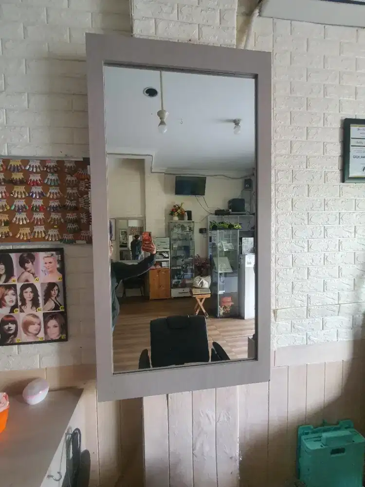 Kaca cermin salon