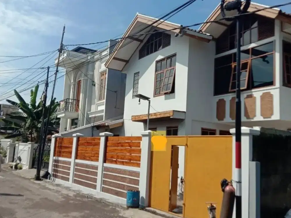 Rumah Bagus dan terawat LT 156 m2 di Antapani Bandung