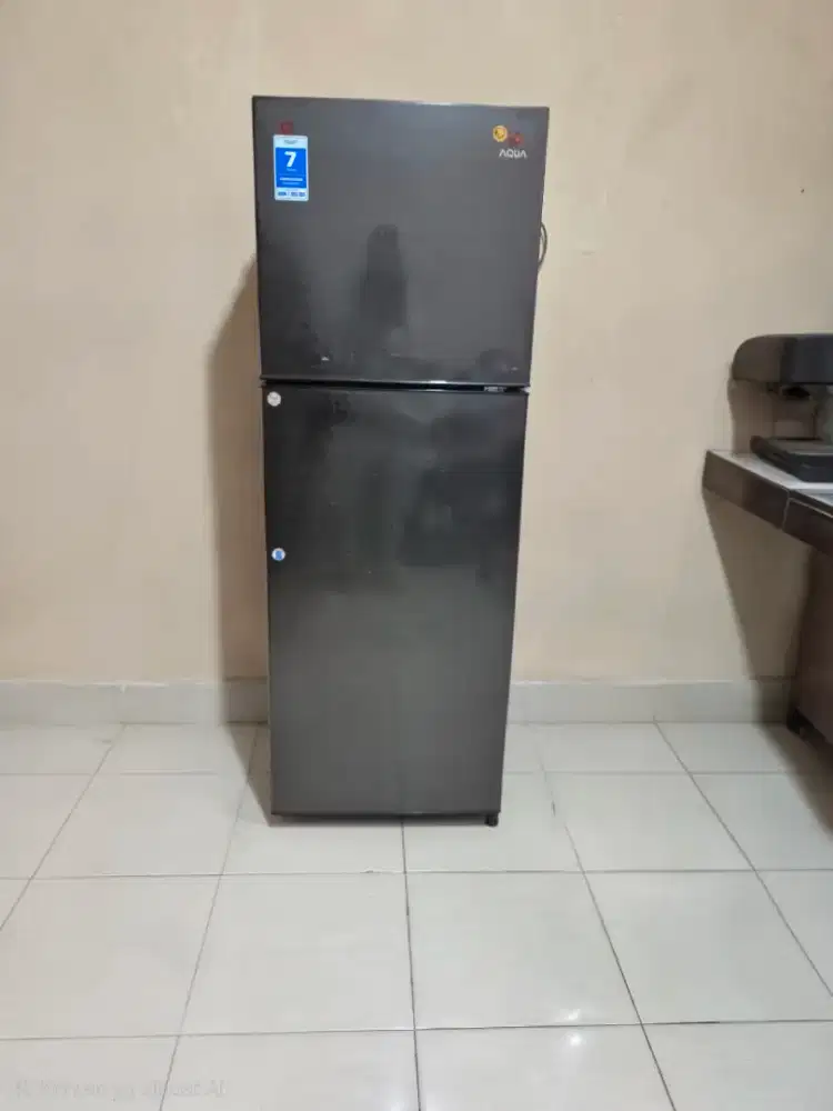 Kulkas AQUA dua pintu