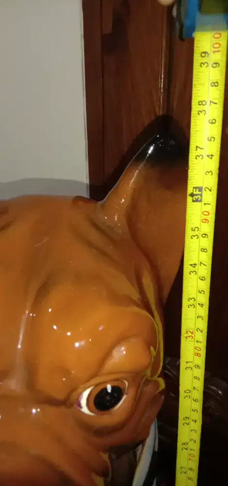 keramik pajangan berbentuk dogie