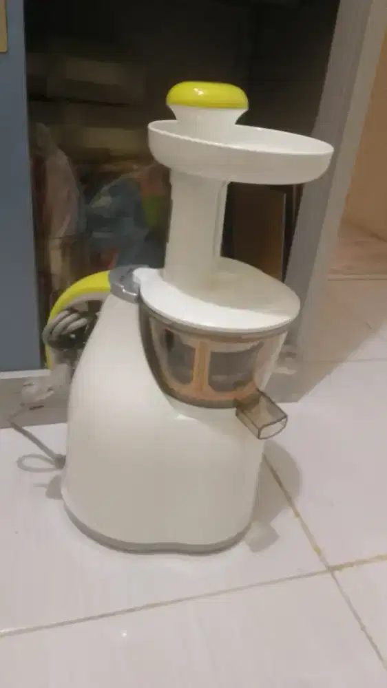 Hurom Slow juicer pengejus H 200
