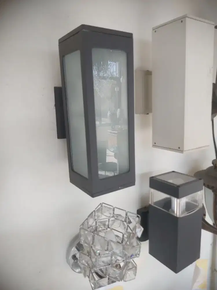 Lampu dinding minimalis