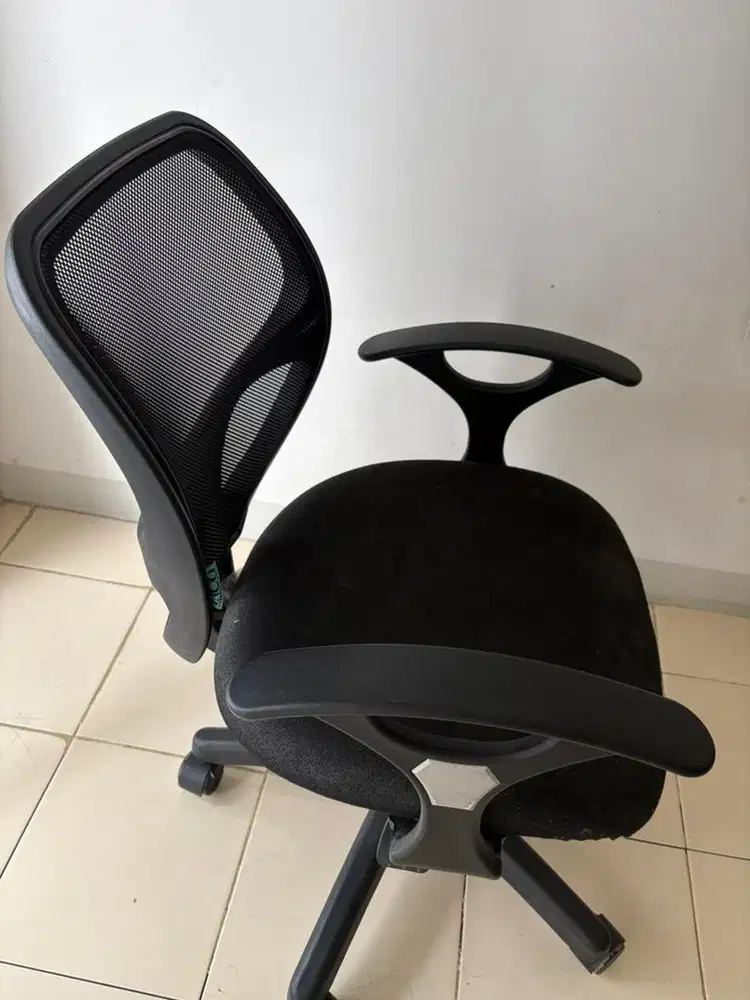 Kursi INCO hitam mulus