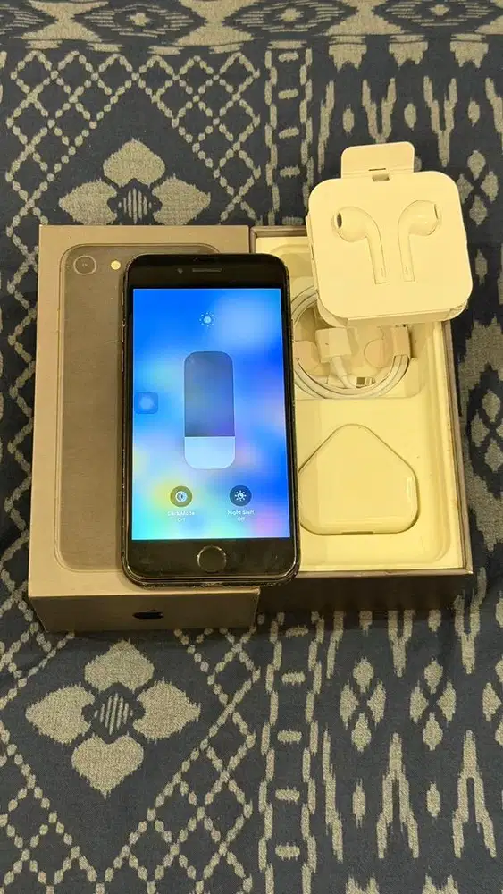 Iphone 8 Grey 64GB Lengkap Terdaftar