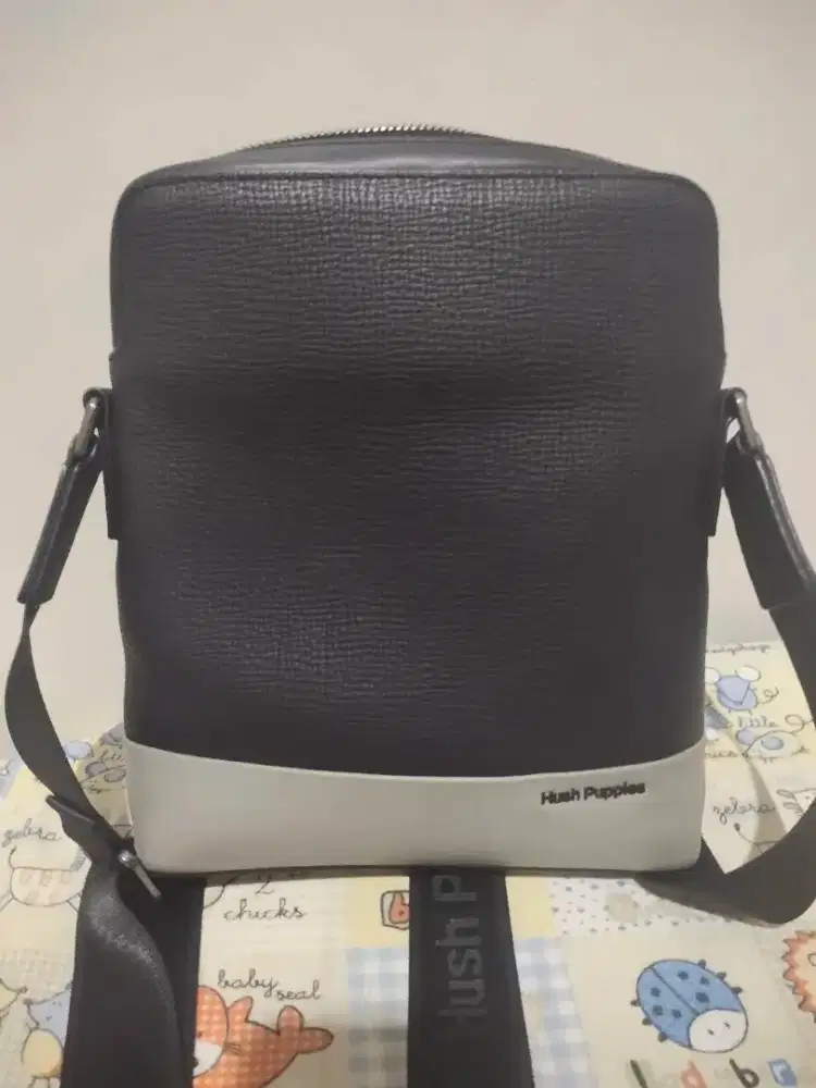 Tas pria hush puppies