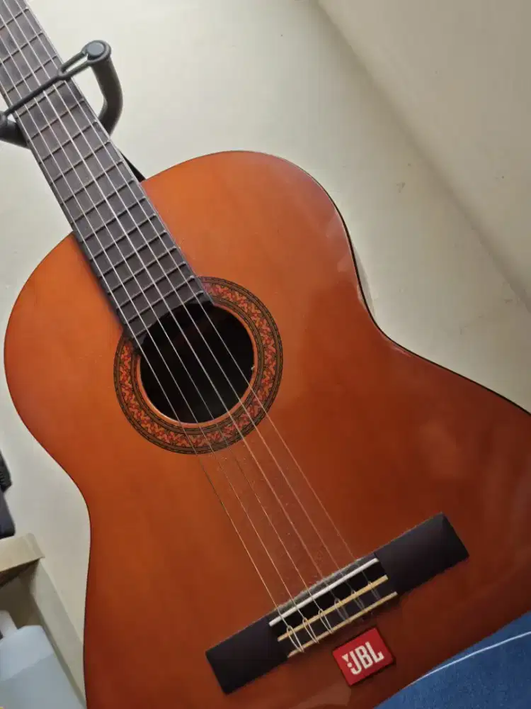 Gitar akustik Yamaha C330A