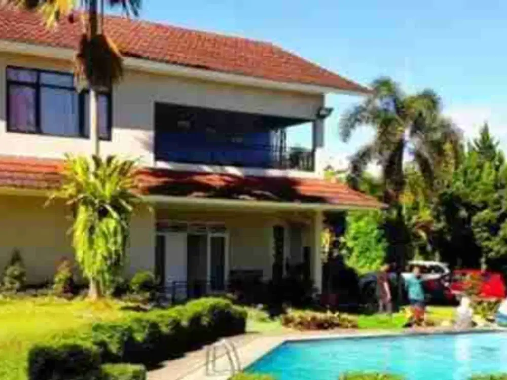 Di jual villa siap huni .sangat cocok untuk  villa keluarga dan komersial.view city ligth udara sejuk .