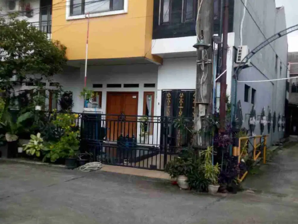 Rumah hook 2 lantai dijual di Chandra baru Pondok melati Bekasi