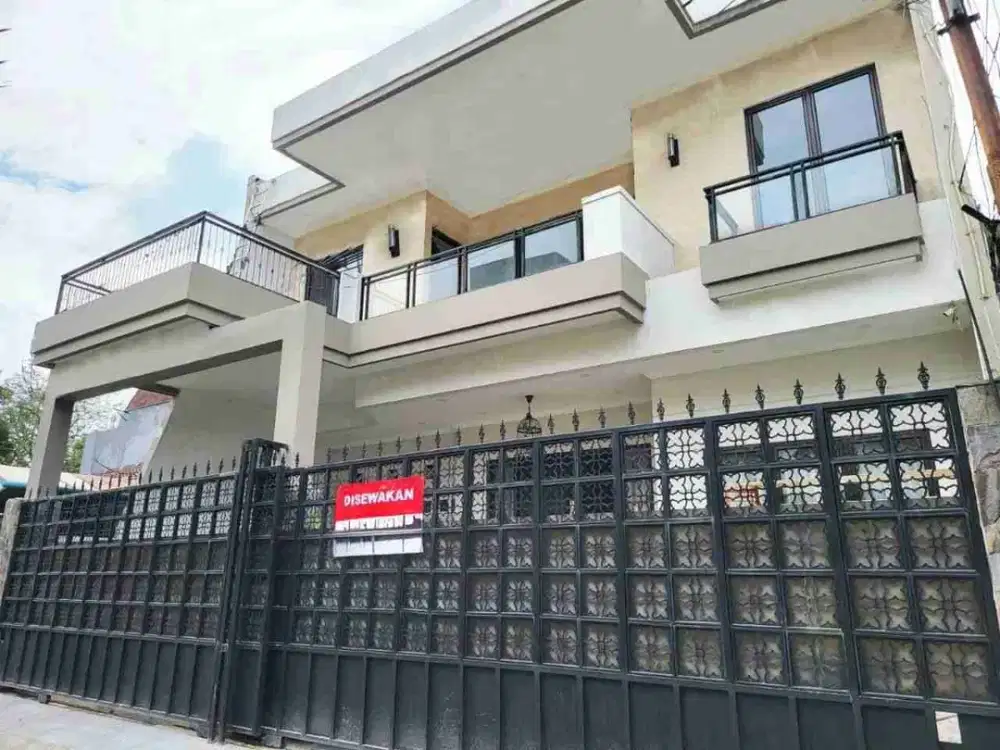 Disewakan Rumah full furnished di Jl. Ciomas 3,Kebayoran Baru, Jakarta Selatan.ada swimming pool
