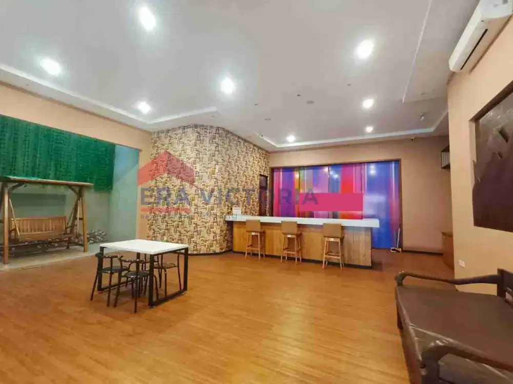 Rumah Luas dg Parkiran Banyak , Cocok Untuk Resto atau Kantor di Jl.Poros Tidar