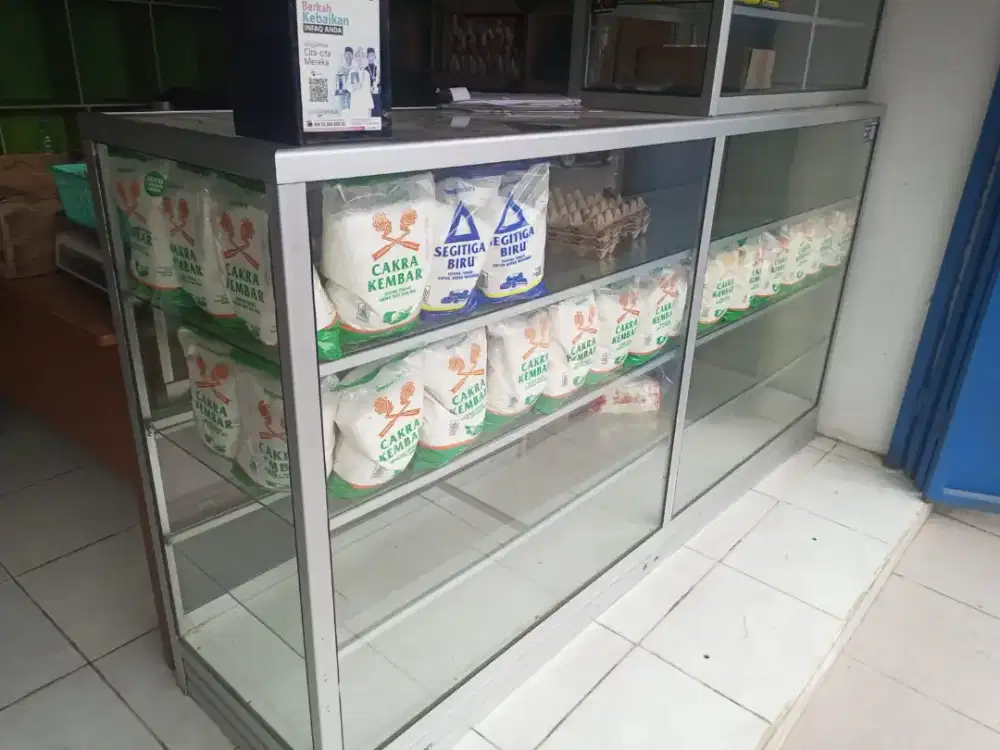 Etalase bekas murah